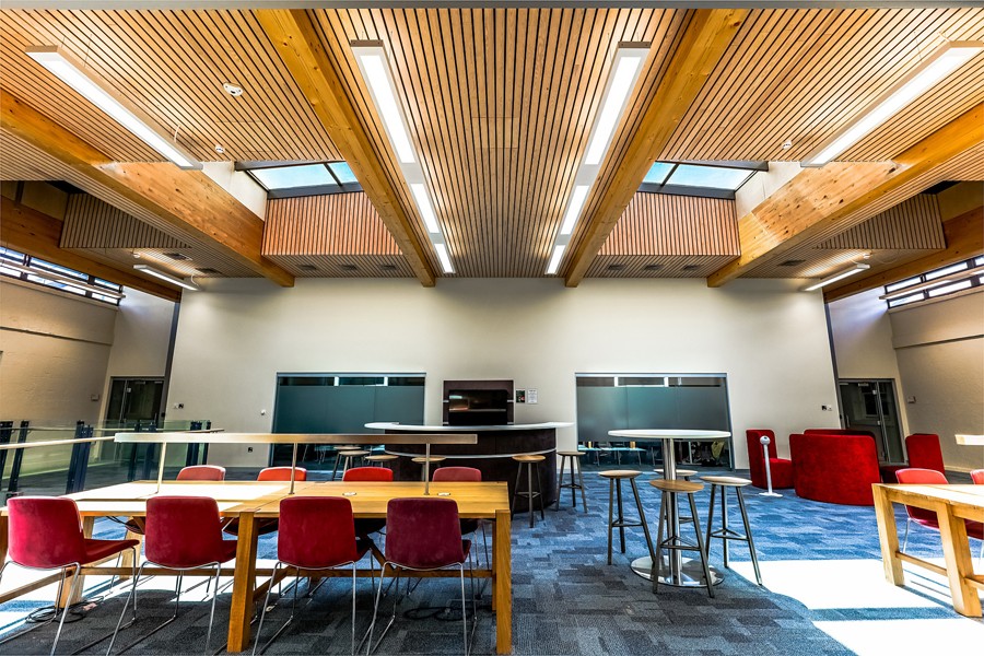 Hunter Douglas ceiling enhances student hub in listed building
