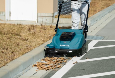 A CLEAN SWEEP FOR LANDSCAPING PROFESSIONALS WITH MAKITA CORDLESS SWEEPER