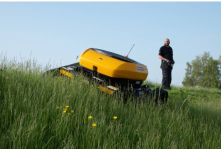 Choice of power, built for professional fine turf mowing