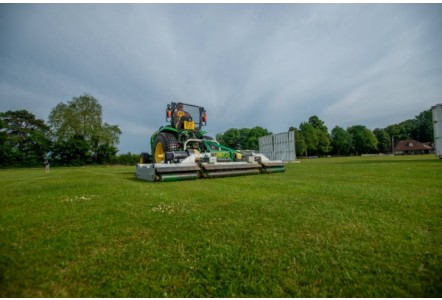 Superb mower for an elite turf finish
